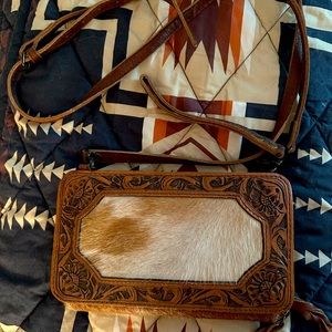 Western cowhide tooled leather crossbody wallet by American Darling. VGC